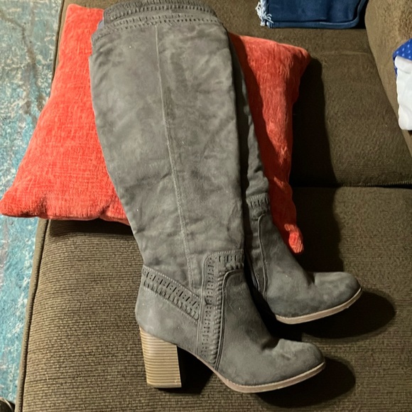 Shoes - Size 8.5 suede excellent condition boots